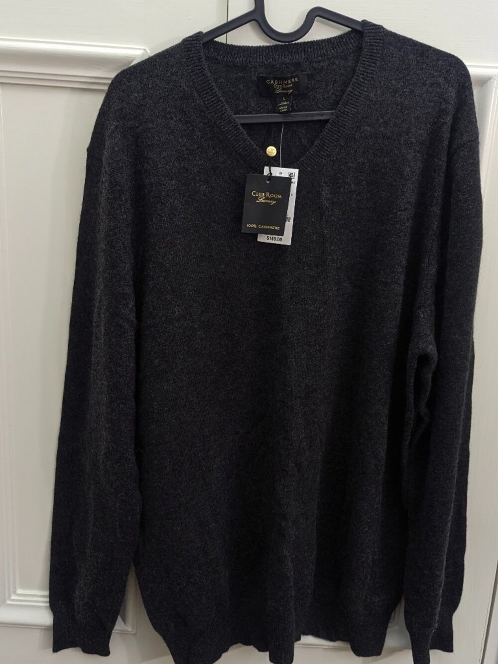 This Club Room Luxury V-neck sweater is made from 100% pure cashmere